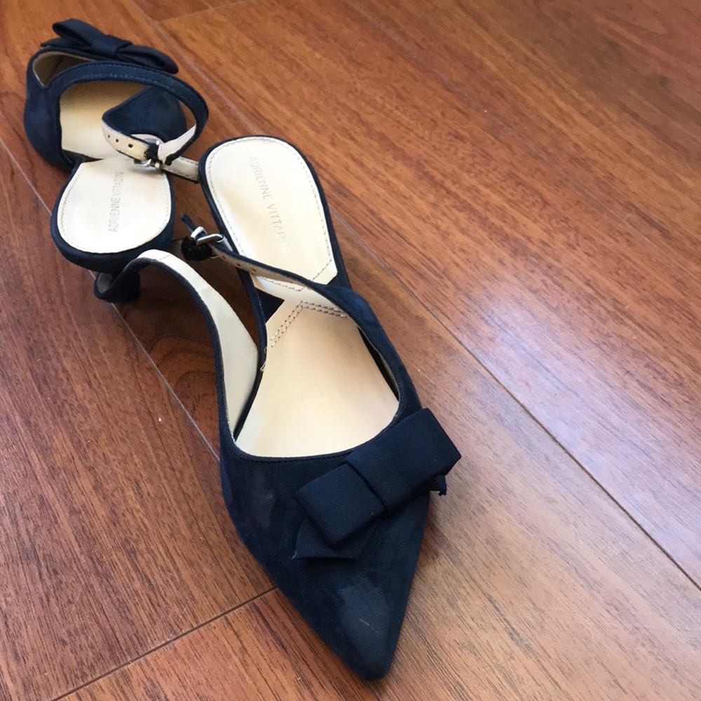 ADRIENNE VITTADINI blue suede pointy heels with bow